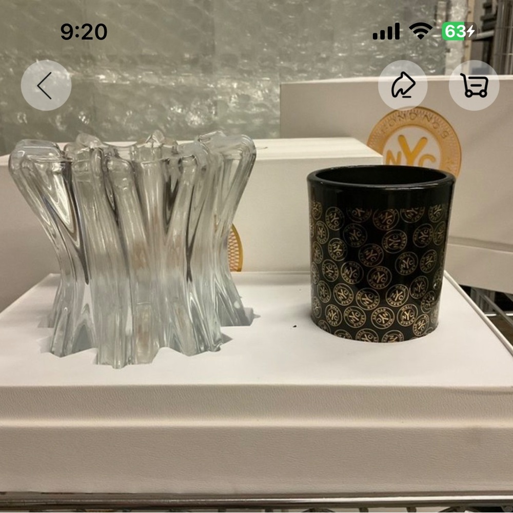 Elegant Black and Gold Candle Holder